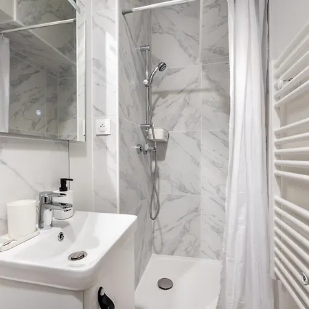 アパート Close To Montmartre L Fully Equipped パリ